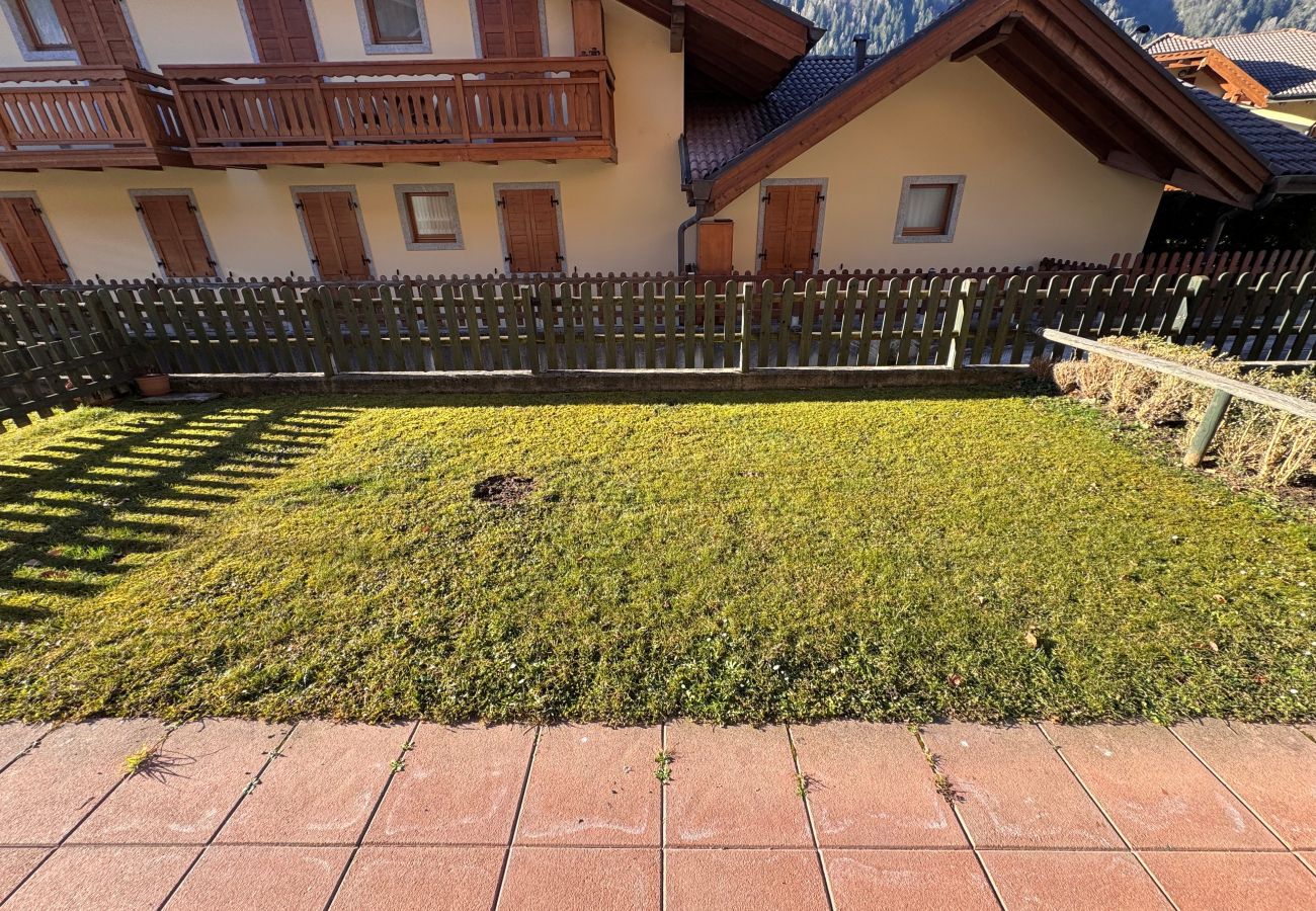 Appartamento a Carisolo - 022 Trilocale con giardino