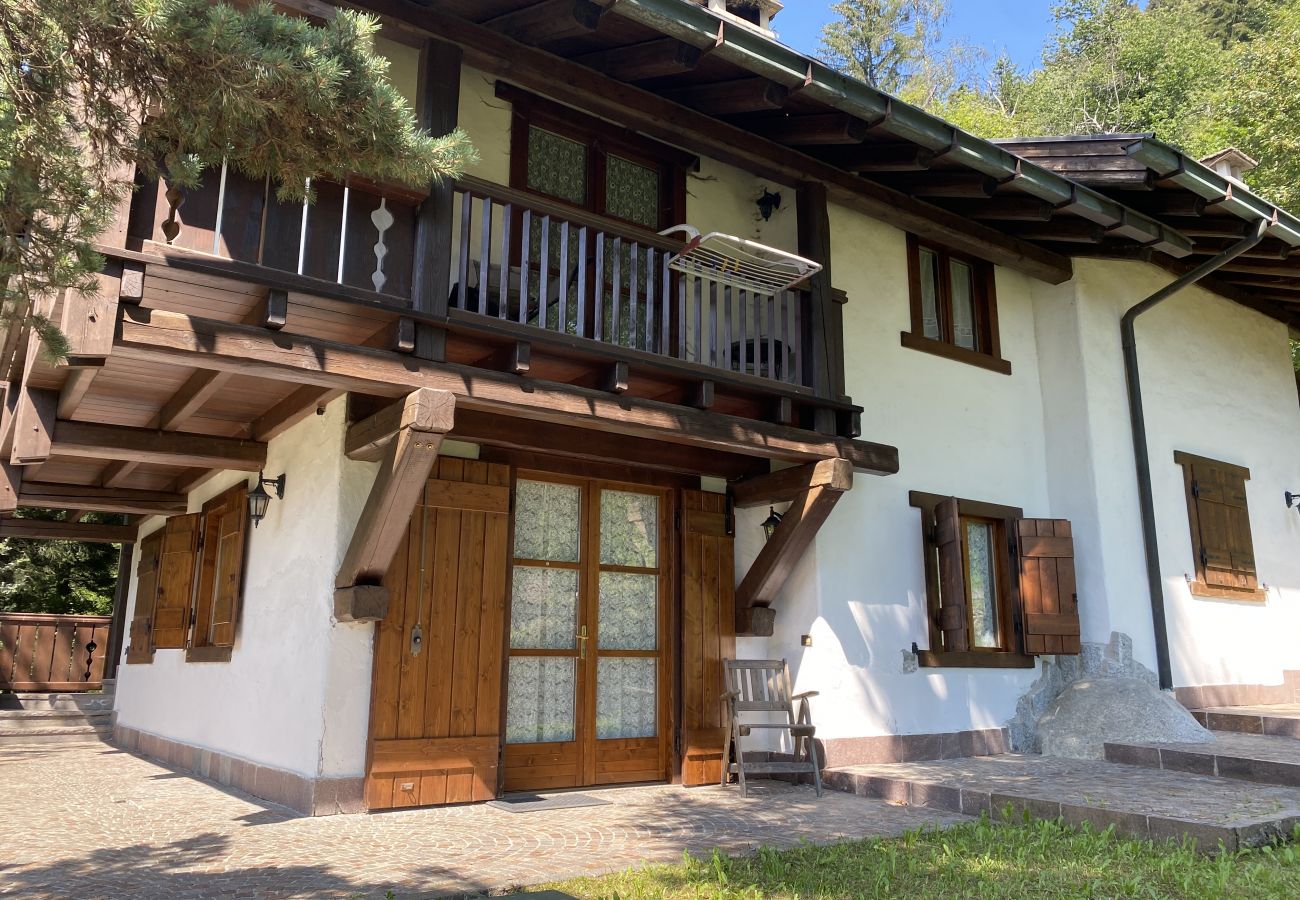 Appartamento a Pinzolo - 043 Trilocale nel bosco, Pinzolo