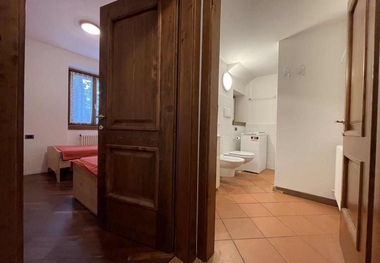 Appartamento a Pinzolo - 043 Trilocale nel bosco, Pinzolo