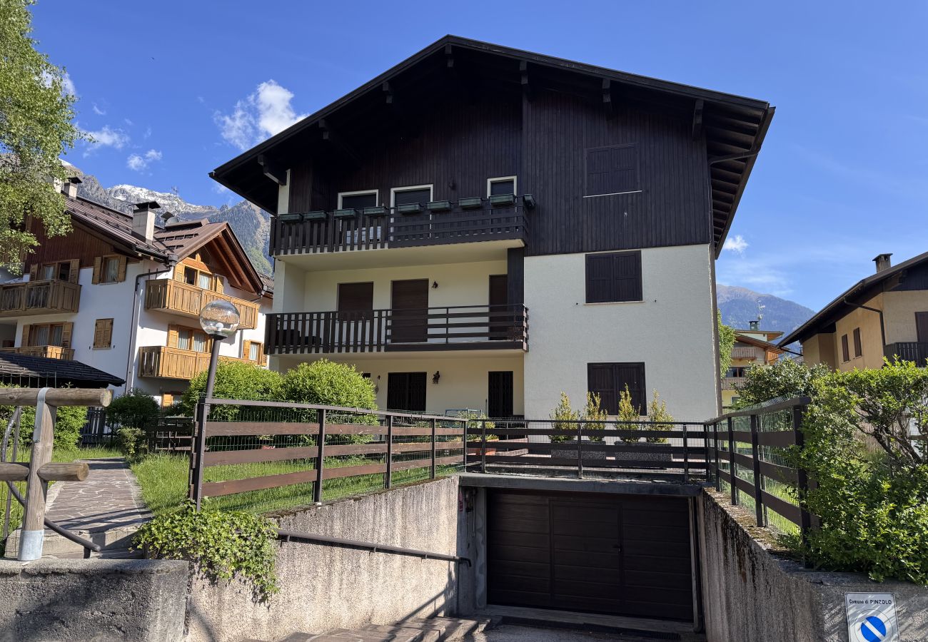 Appartamento a Pinzolo - 002 Moderno trilocale, Pinzolo