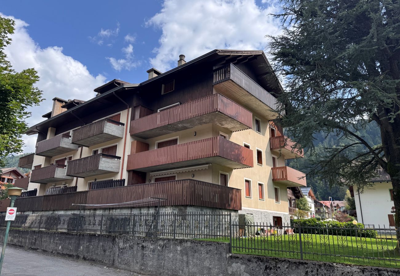Appartamento a Giustino - 089 Ampio trilocale con doppi servizi, Giustino