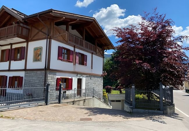 Appartamento a Pinzolo - 011 Trilocale Explora Rosso Appartamento a Pinzolo - 011 Trilocale Explora Rosso