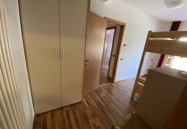 Appartamento a Pinzolo - 011 Trilocale Explora Rosso Appartamento a Pinzolo - 011 Trilocale Explora Rosso