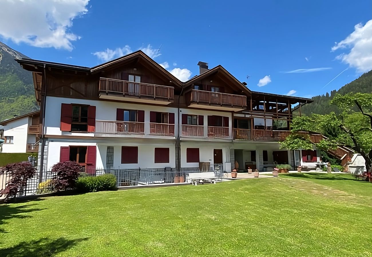 Appartamento a Pinzolo - 011 Trilocale Explora Rosso Appartamento a Pinzolo - 011 Trilocale Explora Rosso