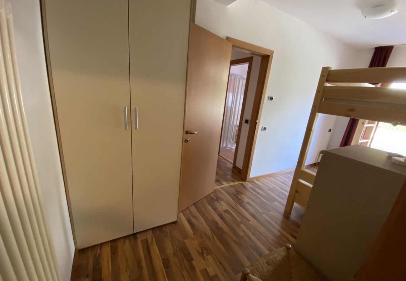 Appartamento a Pinzolo - 011 Trilocale Explora Rosso Appartamento a Pinzolo - 011 Trilocale Explora Rosso